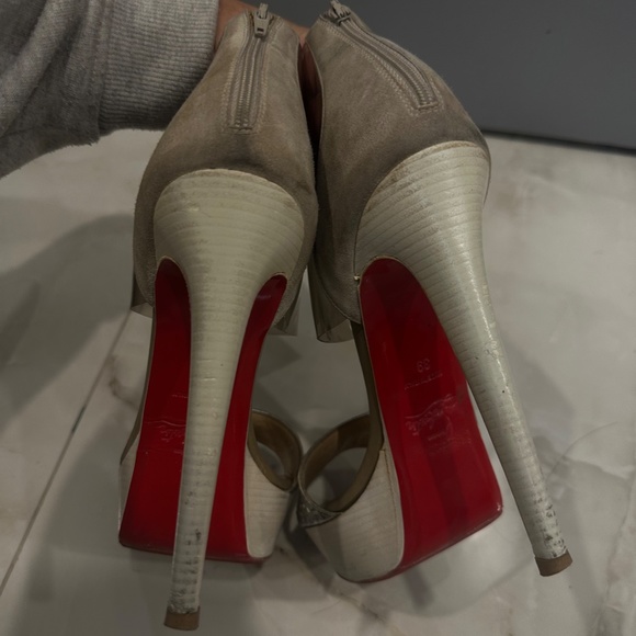 LOUBOUTIN HEELS SIZE 39 - Picture 5 of 6